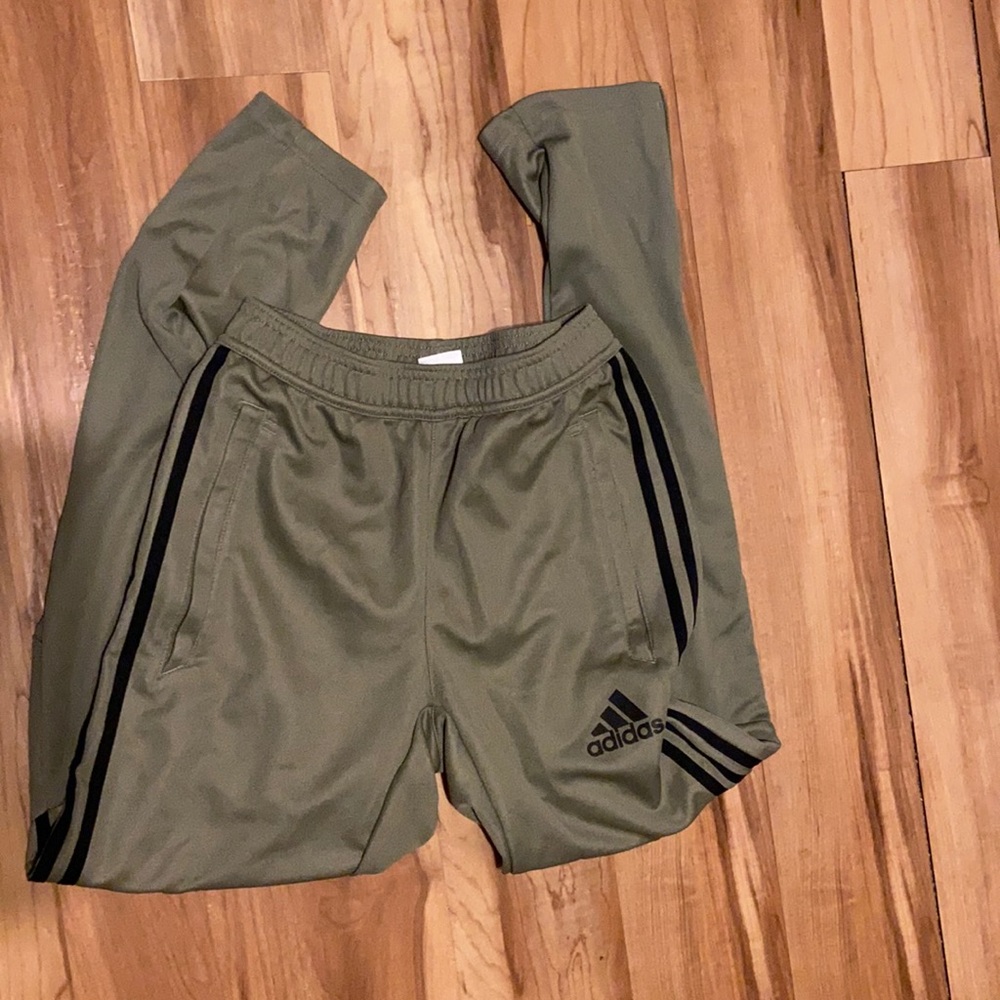 🏎 Adidas pants 🧢